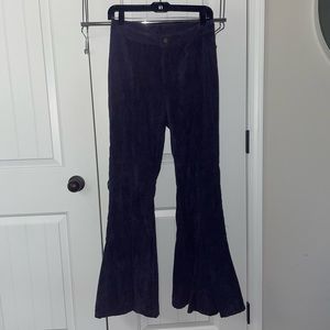 Never worn flare pants!! Size medium and give such amazing body definition!